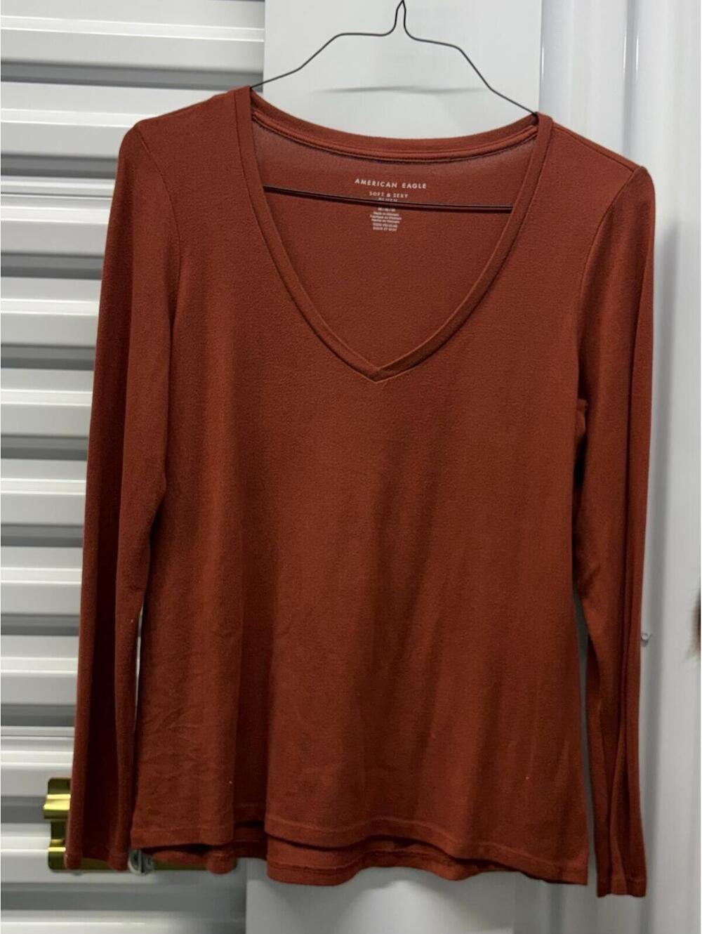 American Eagle Outfitters Women’s Medium Orange Long Sleeve V-Neck Stretch Top